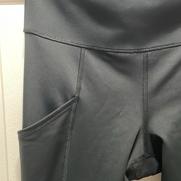 Knix Leakproof active wear legging - Picture 2 of 8